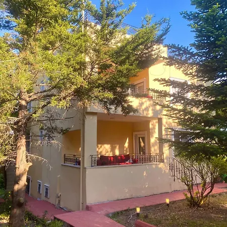 Πανσιόν Goat House Near The Airport 4*